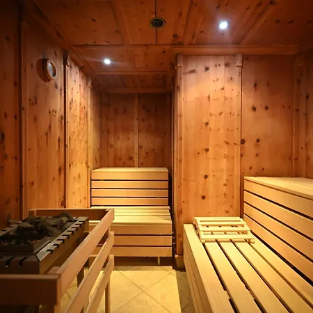 锡吉什瓦拉宾德布比美居水疗酒店 4* 锡吉什瓦拉